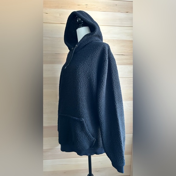 Mountain Ridge size large, black, long sleeve Sherpa hoodie with front pouch - Picture 4 of 9